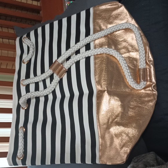 Victoria's Secret NWT Drawstring Striped bag - Picture 4 of 6